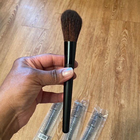 New Avon Pro Powder Brushes - Picture 4 of 4